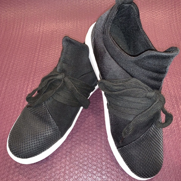 Steve Madden Shoes - Steve Madden Lancer Sneakers